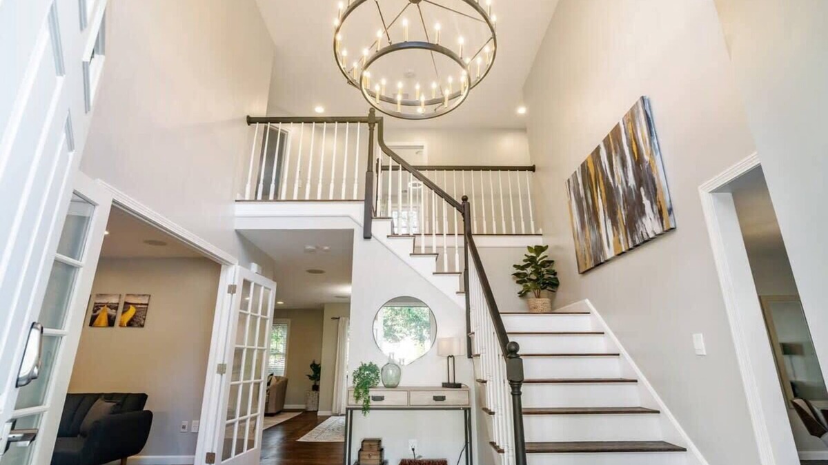 Holbrook House | Beautiful home next train station, grill, spacious