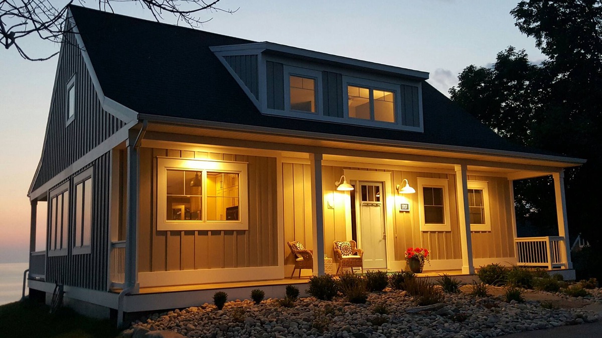 Ludington House | Beautiful Home On A High Bluff Overlooking Lake Mich! Fall 2025 dates open!