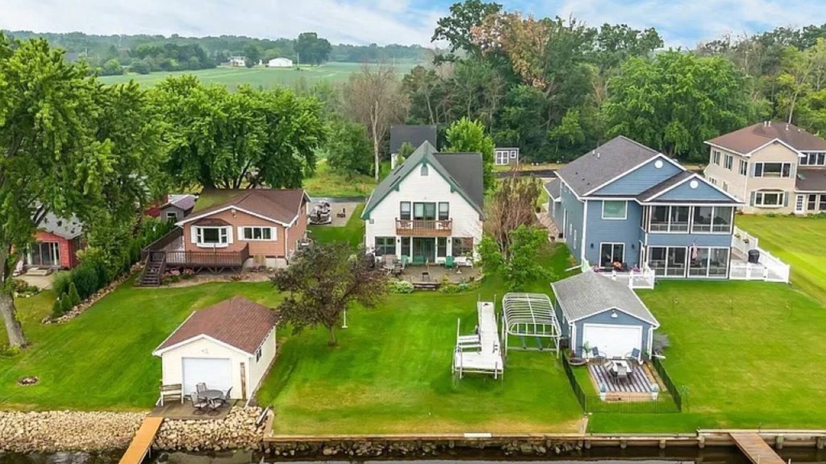 Butte Des Morts House | Beautiful home on Lake Butte des Morts for vacation or EAA Convention stay