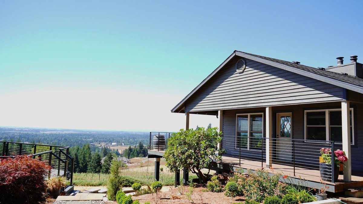 Newberg House | Beautiful home, stunning views in the heart of the wine country