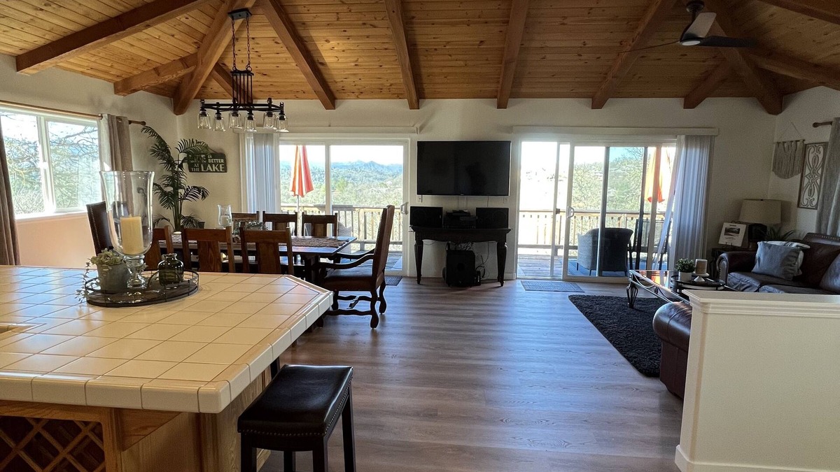 Oak Shores House | Beautiful Home In The Middle Of Wine Country with incredible sunsets, WiFi,