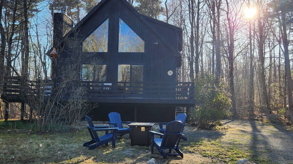 Tolland House | Beautiful Home w/Hot Tub in a Private Lake Community