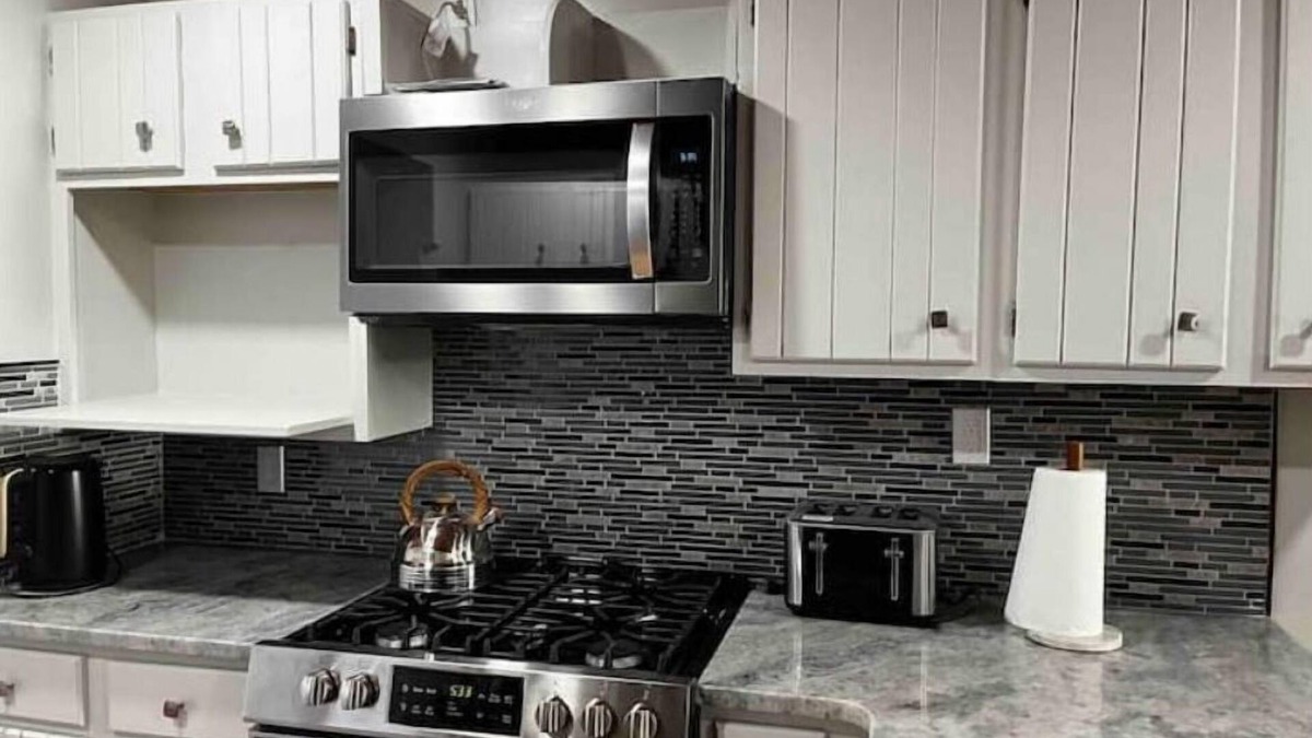 Pleasantville House | Beautiful Home with Bay View minutes from AC