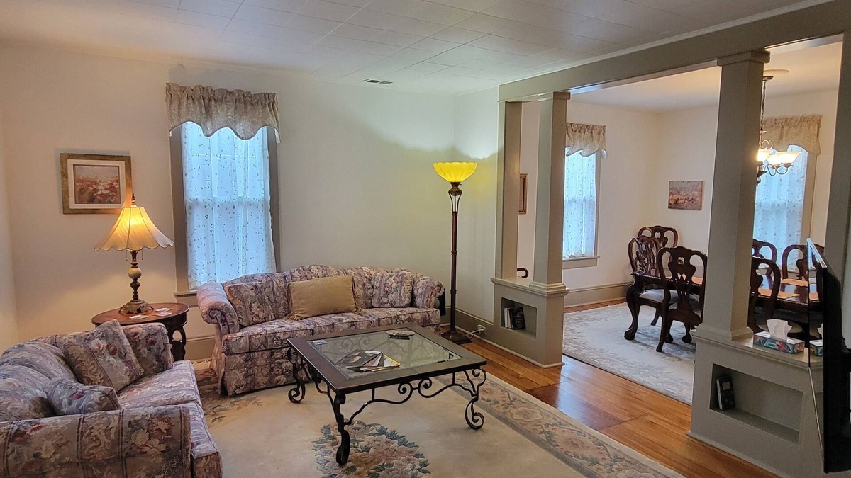Chambersburg House | Beautiful home with 2 bedrooms + private office in the Borough of Chambersburg!
