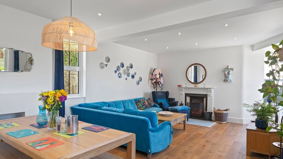 Porthtowan House | Beautiful Home with Sea Views & Parking