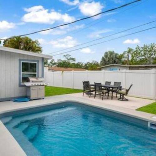 Riverview Estates House | Beautiful Home with heated pool and Fenced Yard by Siesta Key!