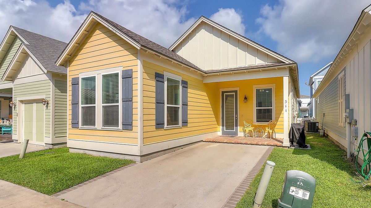 Sailhouse House | Beautiful home with pool, central AC, full kitchen, & washer/dryer
