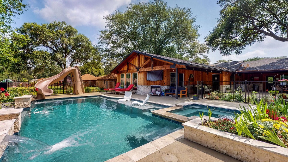 Tomball House | Beautiful Home with pool, fireplace, pool table, hot tub, & W/D
