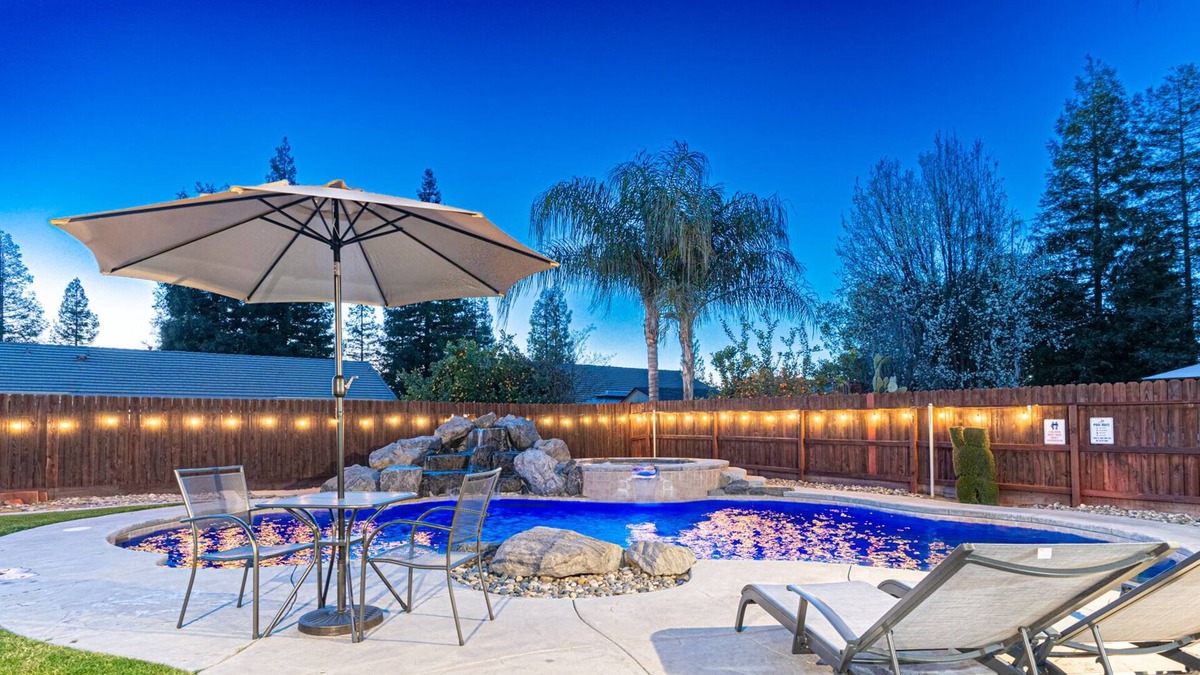Selma House | Beautiful Home with Pool & Hot Tub close to National Parks