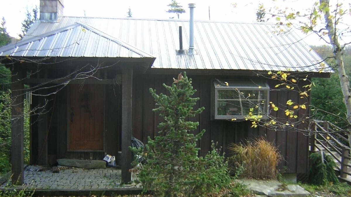 Stratton and Bromley Ski Areas Cottage | Beautiful Honeymoon Cottage close to Manchester Vermont. {Manchester Center}