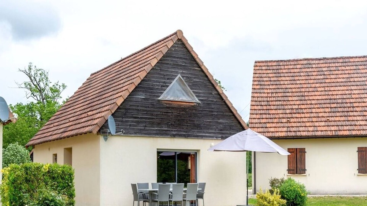 Lacapelle-Marival House | Beautiful house on holiday park with large pool