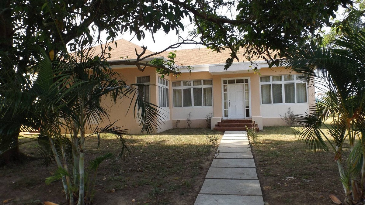 Barra de Chapagua House | Beautiful House Rental In Trujillo Honduras, Walking Distance To Sandy Beach.
