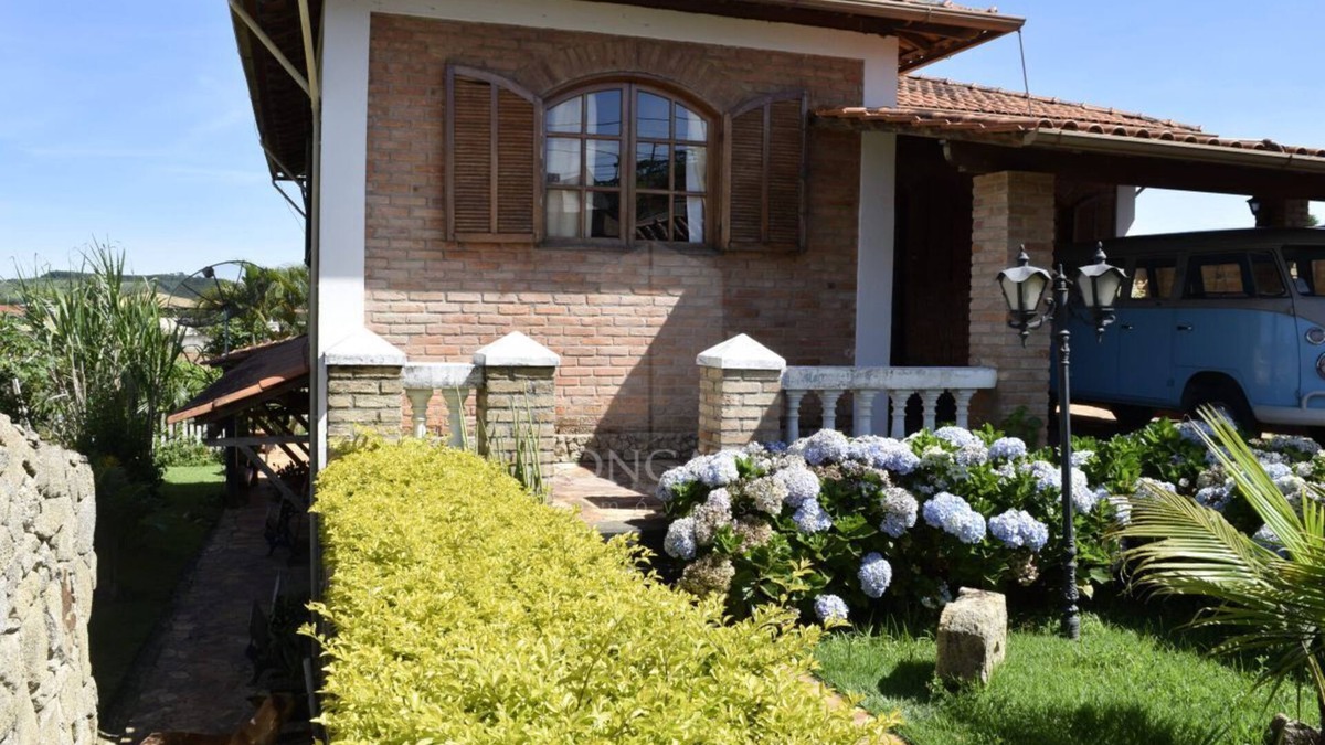 Colonia do Marcal House | Beautiful house with large area, barbecue and wood stove