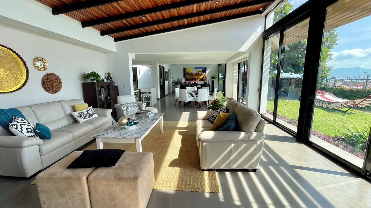 Heredia House | Beautiful house with pool in Heredia, ideal for families and long stays.