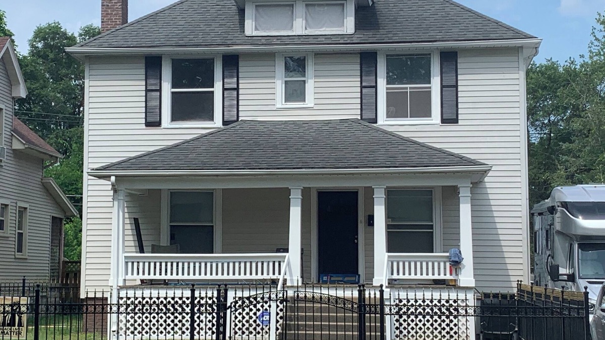 Danville House | Beautiful “House” 4-bed”ROOMS” not bunks-Hotel 4 Bedrooms 100 dollars each room