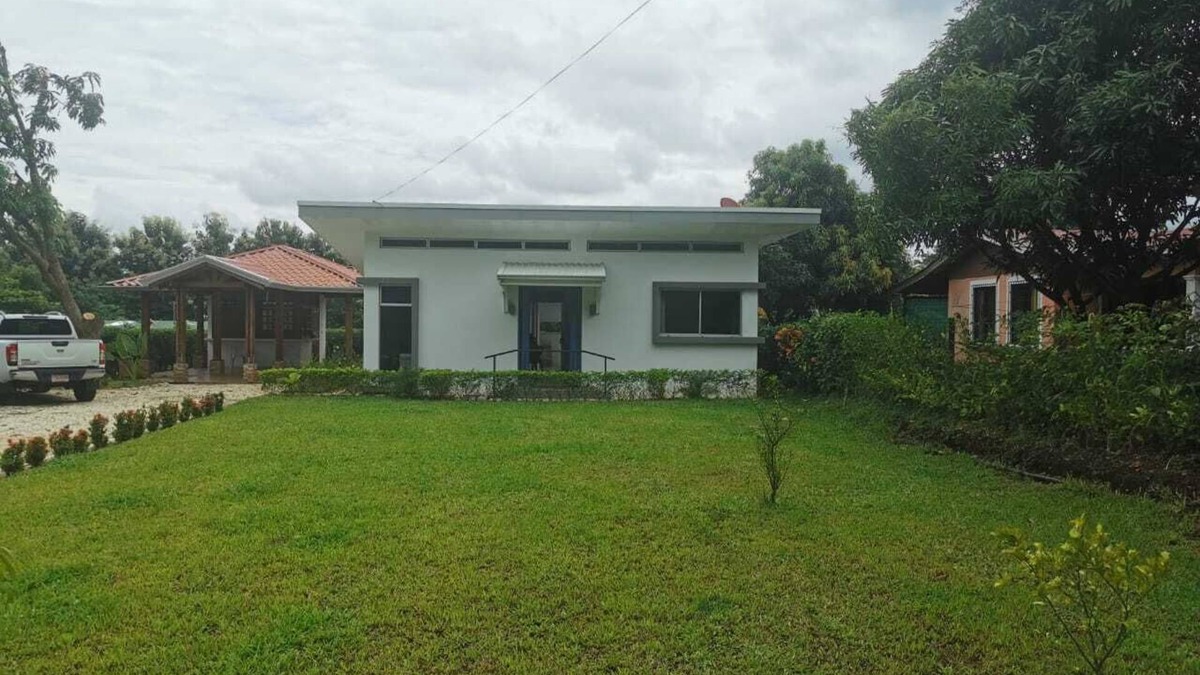 Mansion House | Beautiful house 50 minutes to the beach and airport. Blue zone