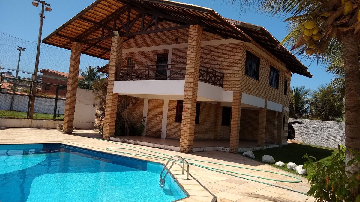 Porto das Dunas House | Beautiful house close to Beach Park with a society field.