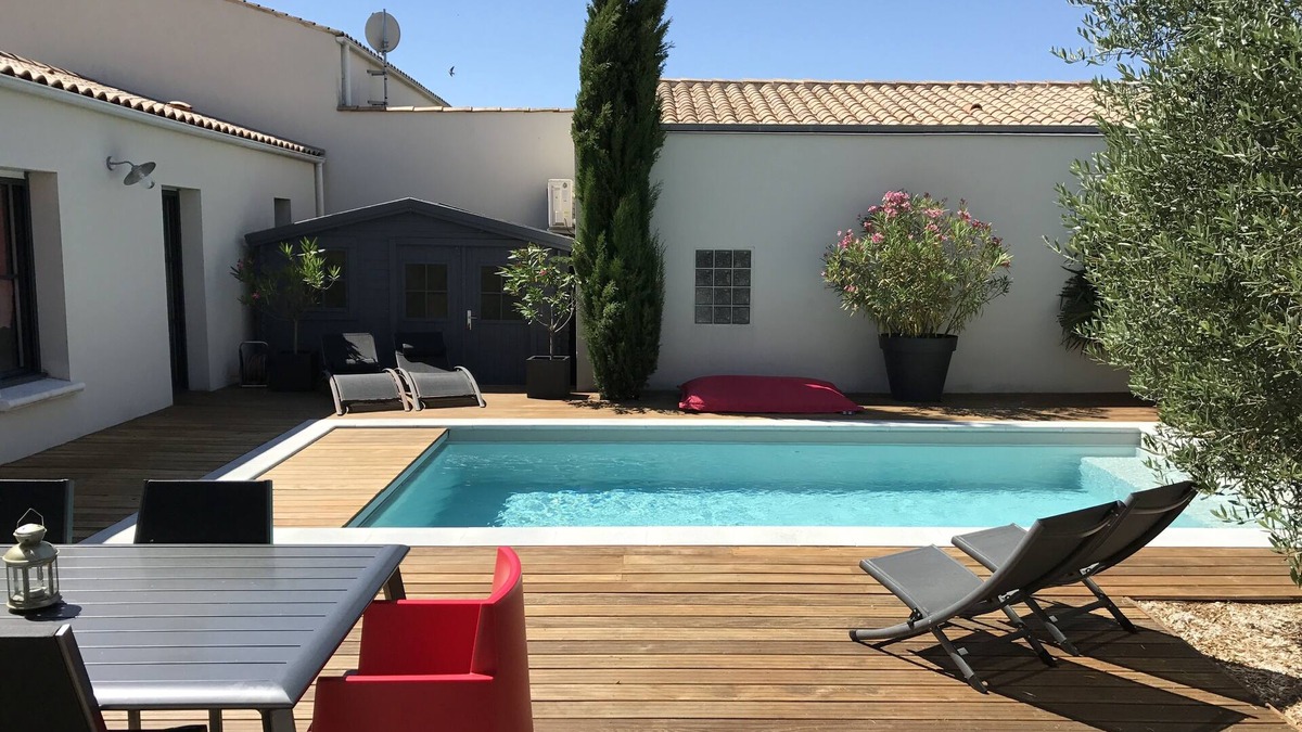Nieul-sur-Mer House | Beautiful house, heated pool, 10 minutes from La Rochelle and the Ile de Ré bridge