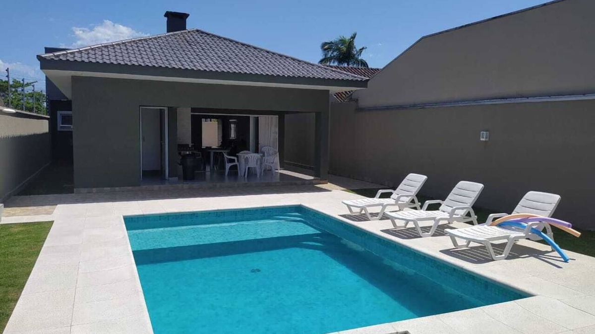 Caioba House | BEAUTIFUL HOUSE IN CAIOBÁ WITH POOL - MATINHOS, PARANÁ FOR 12 PERSONS