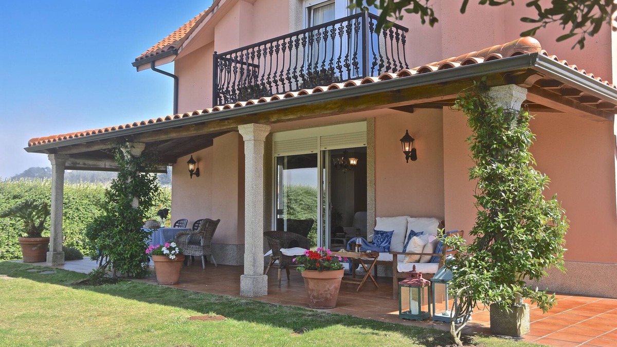 Arnados House | Beautiful house in the natural setting of the beach of Razo