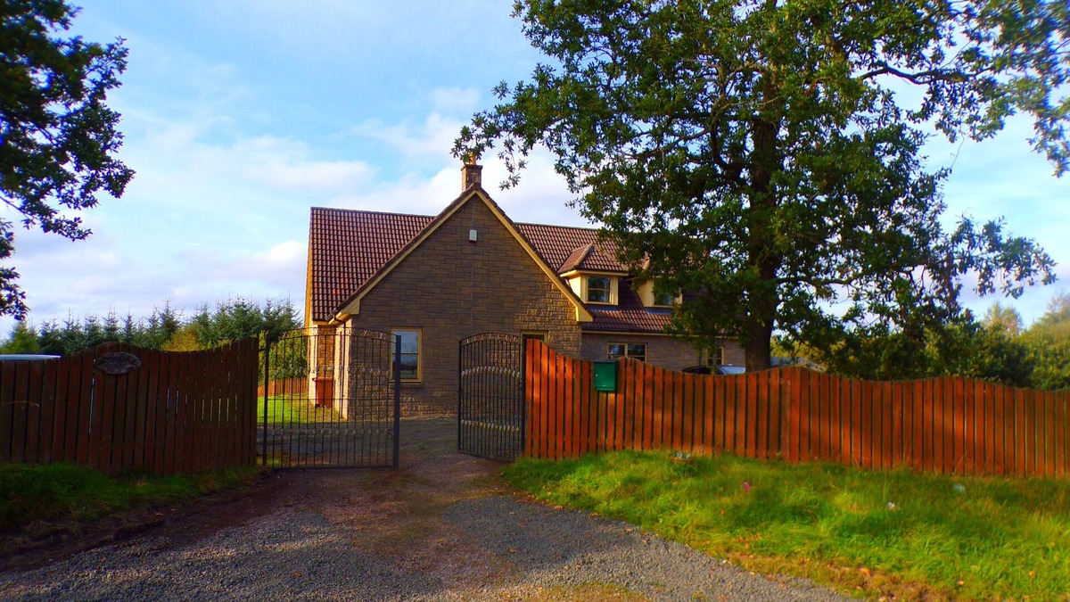Falkirk House | Beautiful House in the Hamlet of Candie