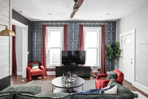 Indianapolis Apartment | Beautiful House near downtown and fountain square 4BD BBQ Games FirePit