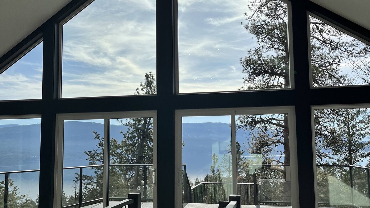 Central Okanagan House | Beautiful House on Lake Okanagan!