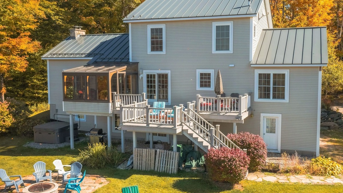 Stratton and Bromley Ski Areas House | Beautiful house w/mountain & pond views, hot tub, pool table, bbq, firepit, w/d