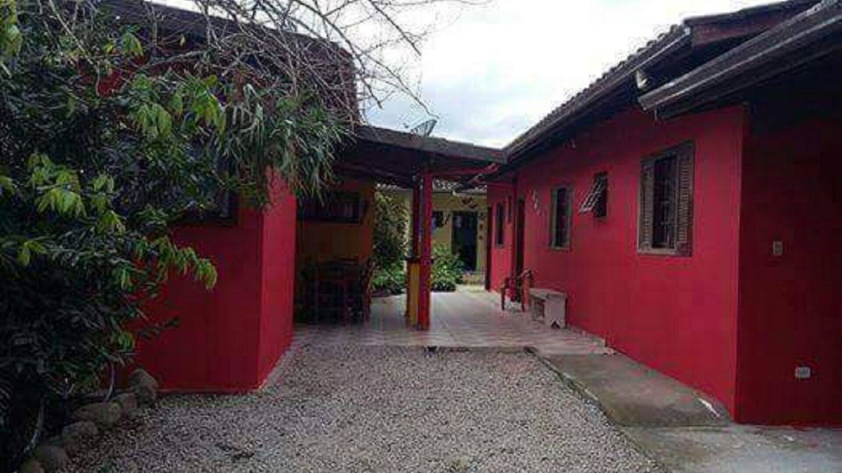 Downtown Ubatuba House | BEAUTIFUL HOUSE WITH 5 BEDROOMS, 5 BATHROOMS FOR 25 PEOPLE, PEREQUE AÇU BEACH, UBATUBA