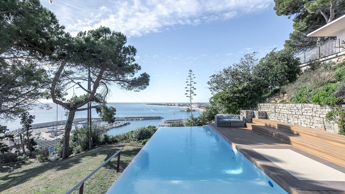 Blanes House | Beautiful house with infinity pool with ocean view