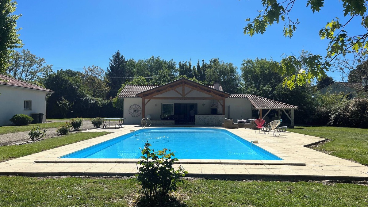 Brax House | Beautiful house with pool