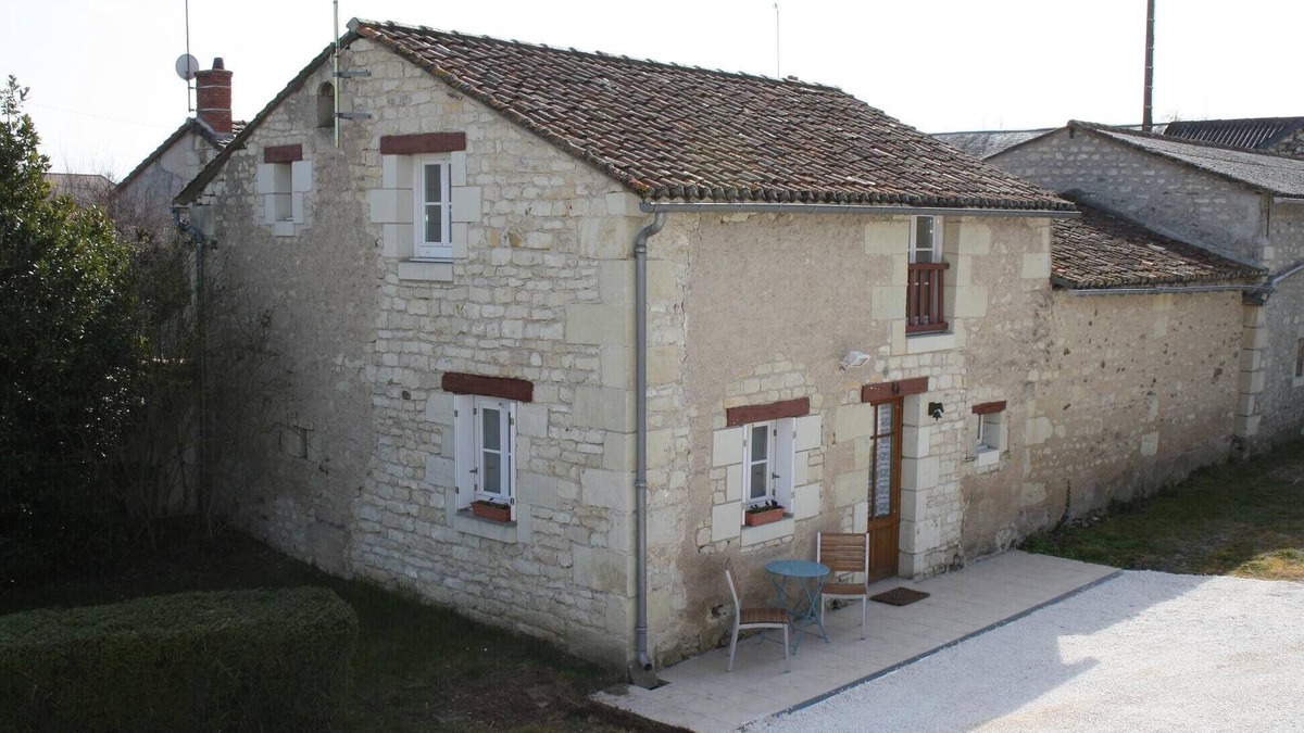 Ouzilly House | Beautiful house with swimming pool, 15mn from Futuroscope, sleeps 4