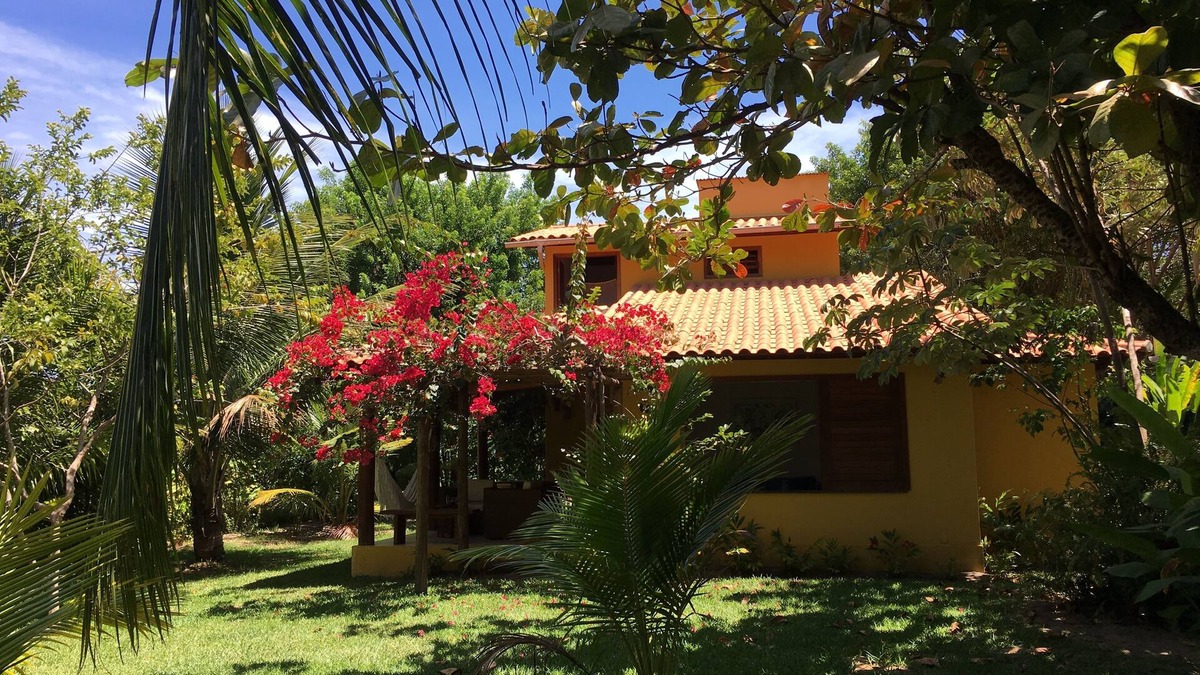 Garapua House | BEAUTIFUL HOUSE WITH TROPICAL GARDEN IN GARAPUÁ