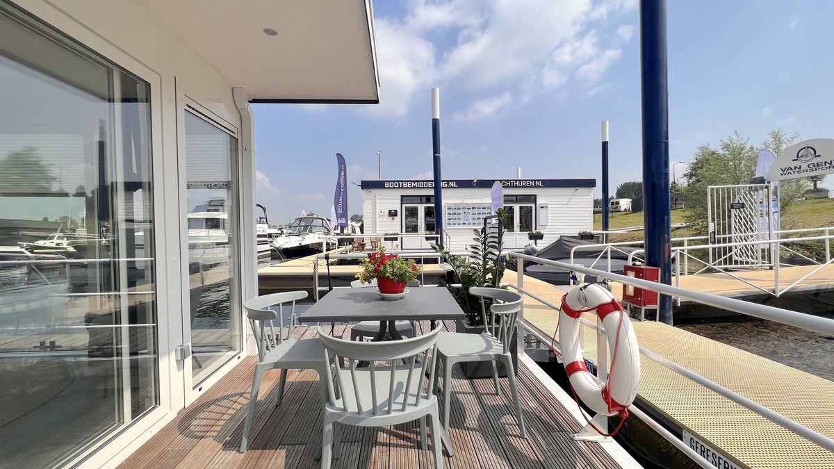Kerkdriel Boat Rental | Beautiful houseboat in Kerkdriel harbour