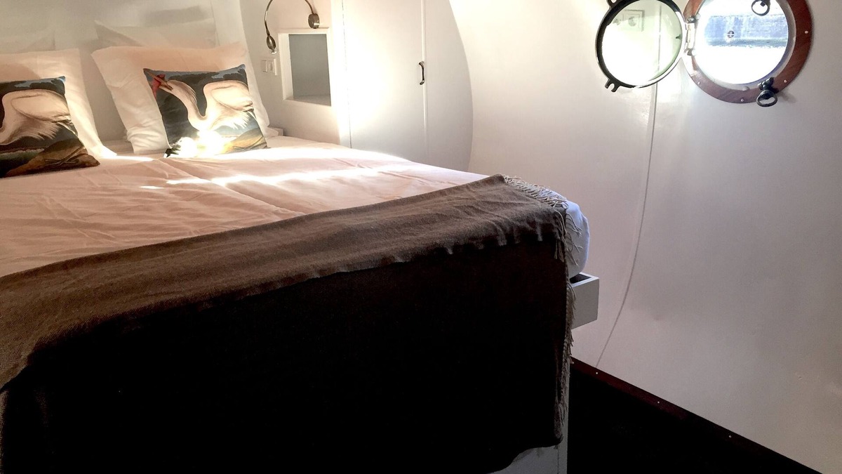 Plantage Boat Rental | Beautiful houseboat in Amsterdam City Centre