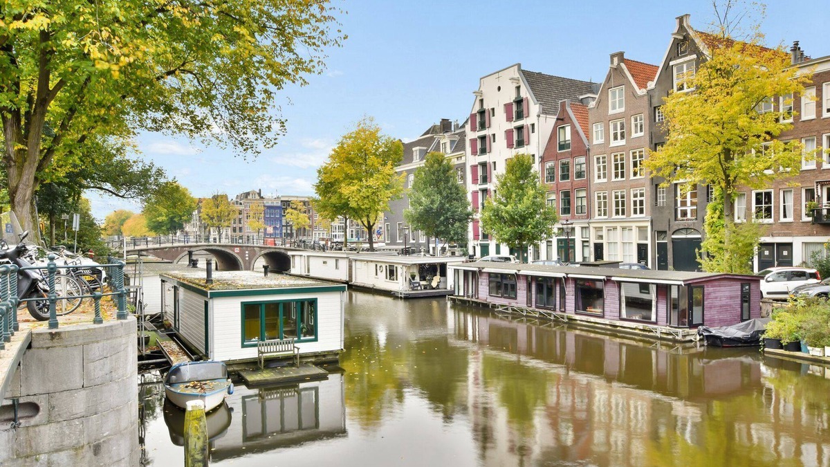 Amsterdam City Centre Boat Rental | Beautiful Houseboat on Canals of Amsterdam City Center
