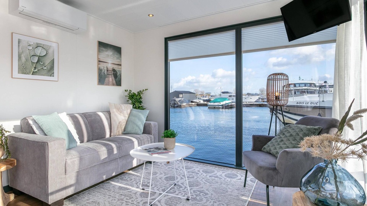 Kerkdriel House | Beautiful houseboat with roof terrace in beautiful harbour