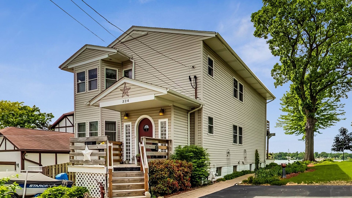 Round Lake House | Beautiful Huge Lakefront Remodeled Home with Incredible Views