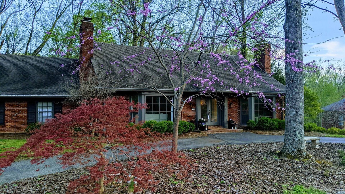 Prospect House | Beautiful Hunting Creek Neighborhood Derby Rental, sleeps 12 ppl