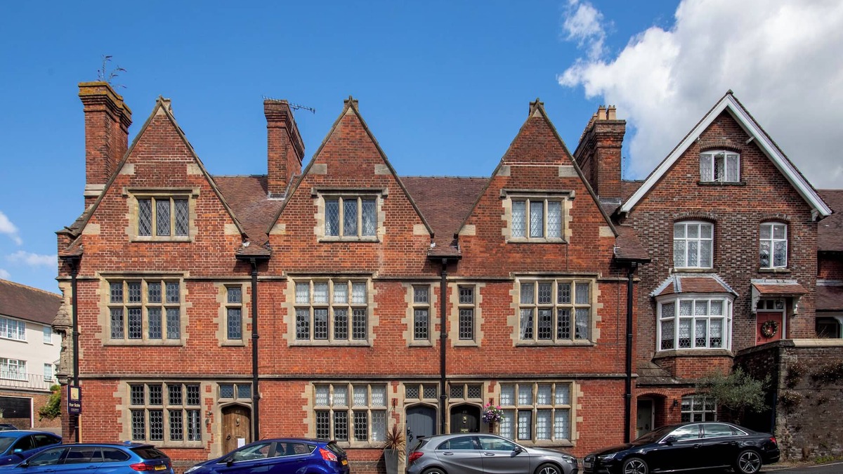 Arundel House | Beautiful Iconic Listed Building with Views Overlooking the Arundel Cathedral