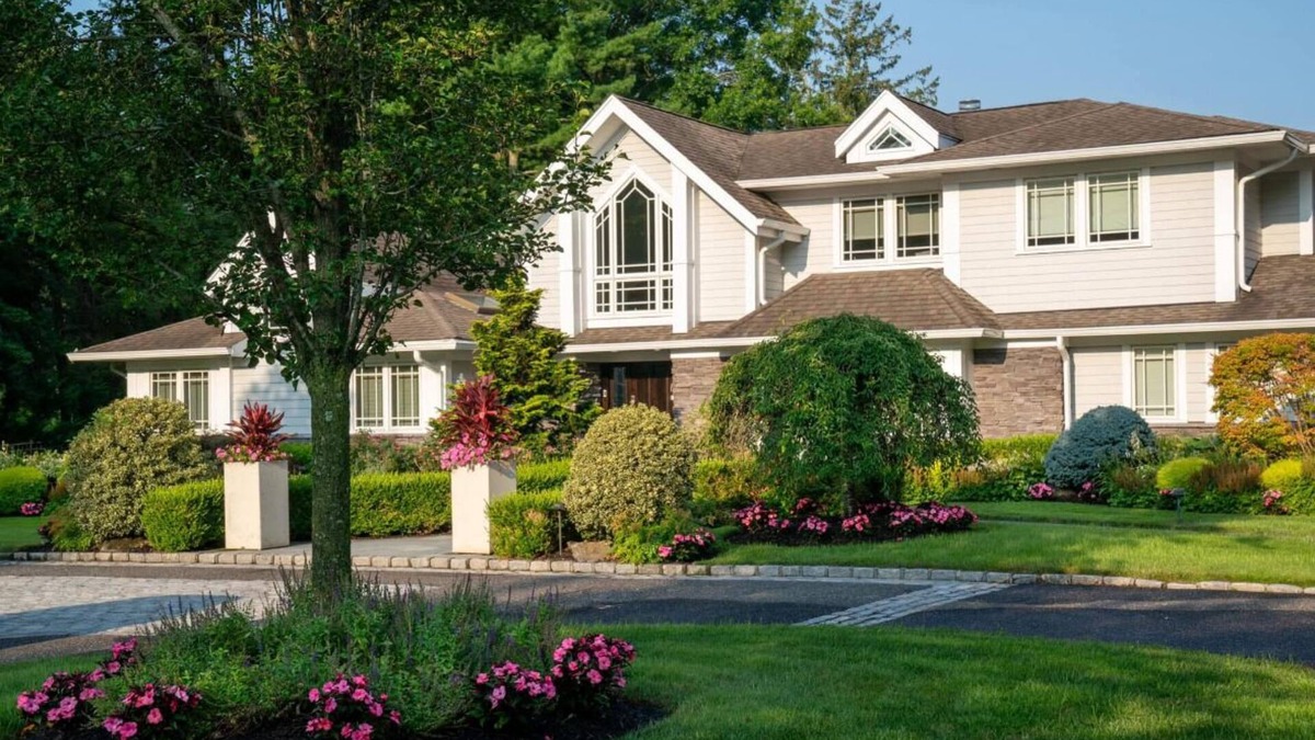 Old Westbury House | Beautiful immaculate spacious home in Old Westbury available for Ryder Cup