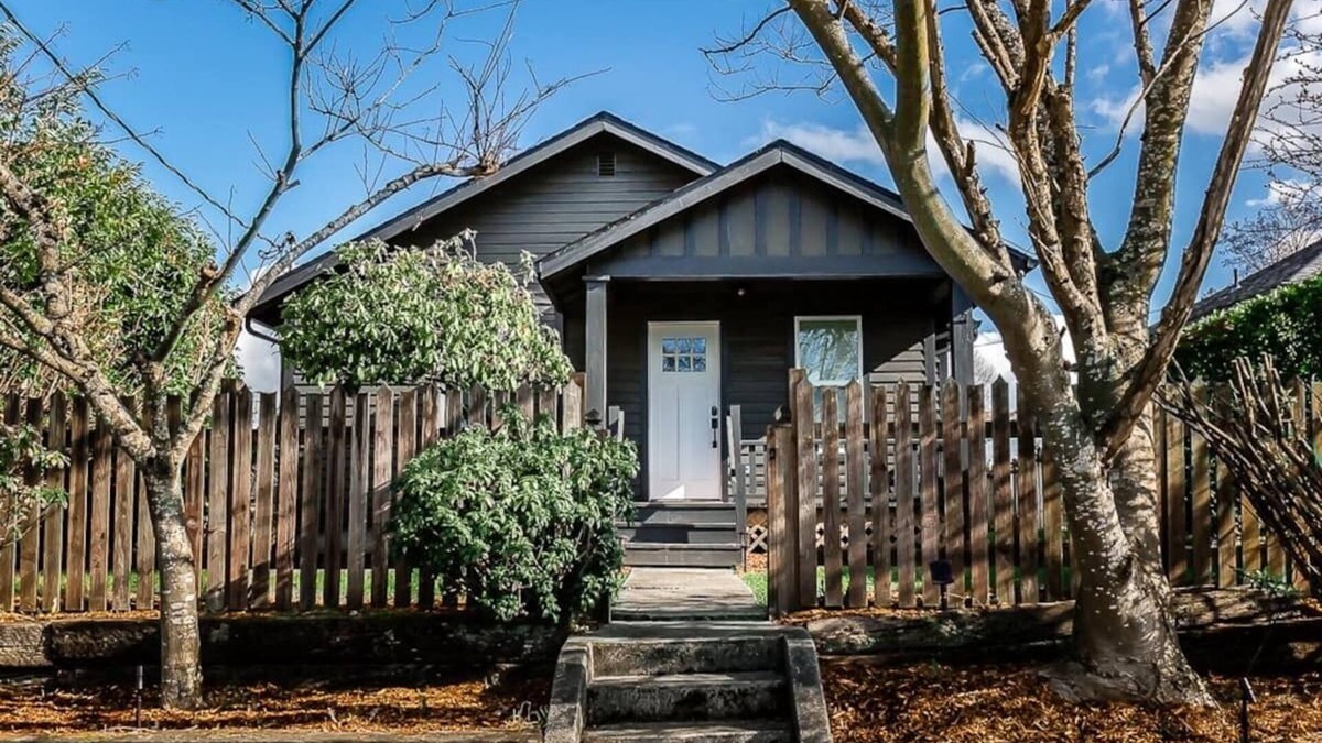 North End House | Beautiful, Immaculate Home In Heart Of Proctor