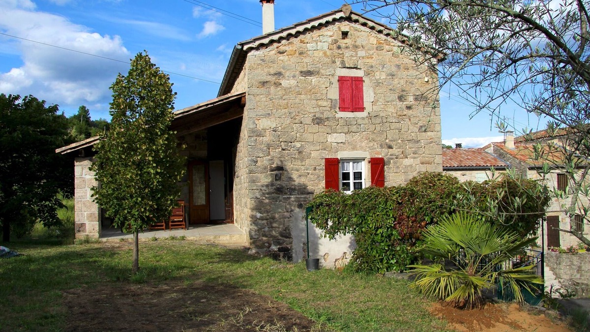 Chambonas House | Beautiful independent house next a river.