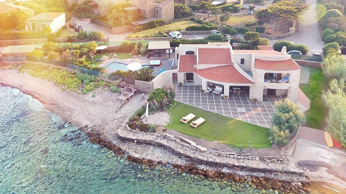 Stintino Villa | Beautiful independent Villa with swimming pool and outdoor whirlpool