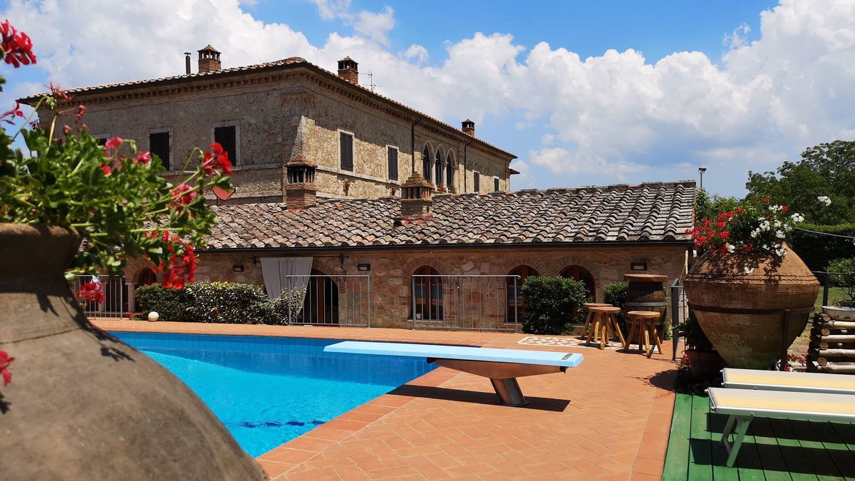 Monteriggioni Villa | Beautiful rustic villa in Tuscany in Monteriggioni, between Siena and Florence.