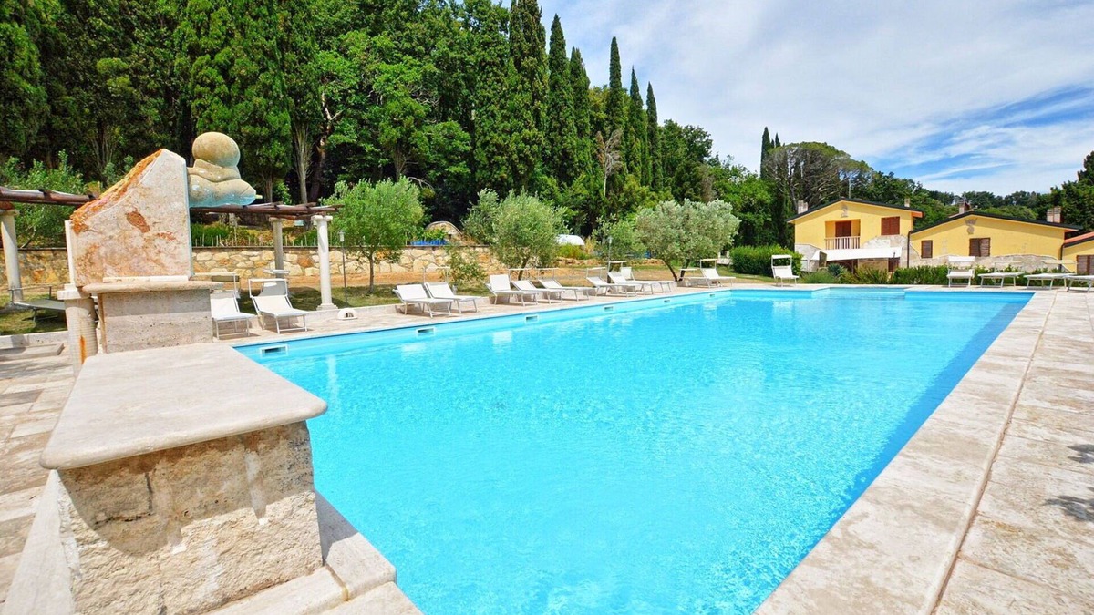 Monteverdi Marittimo Apartment | Beautiful apartment for 6 people with pool and parking