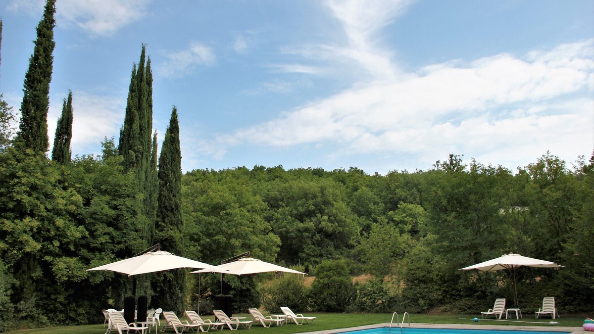 Pieve Santo Stefano Villa | Beautiful Private Villa With A Magnificent Pool in The Heart of Tuscany.