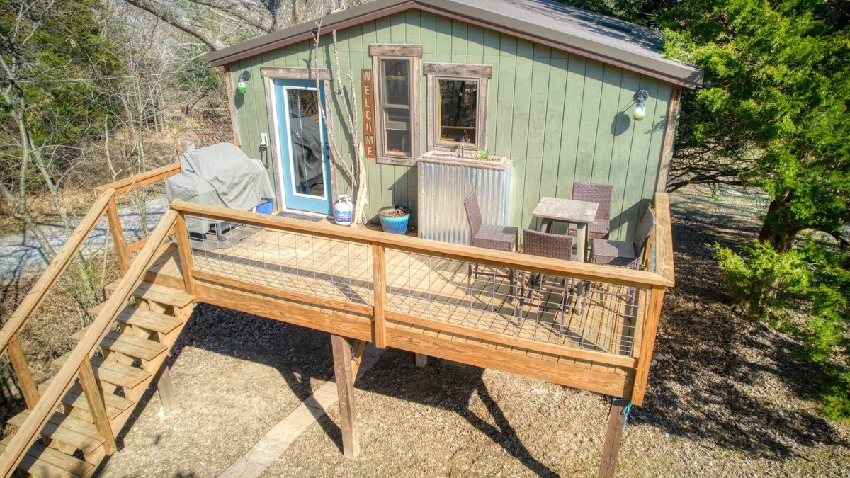 Goreville Cabin | Beautiful Jaybird Treehouse