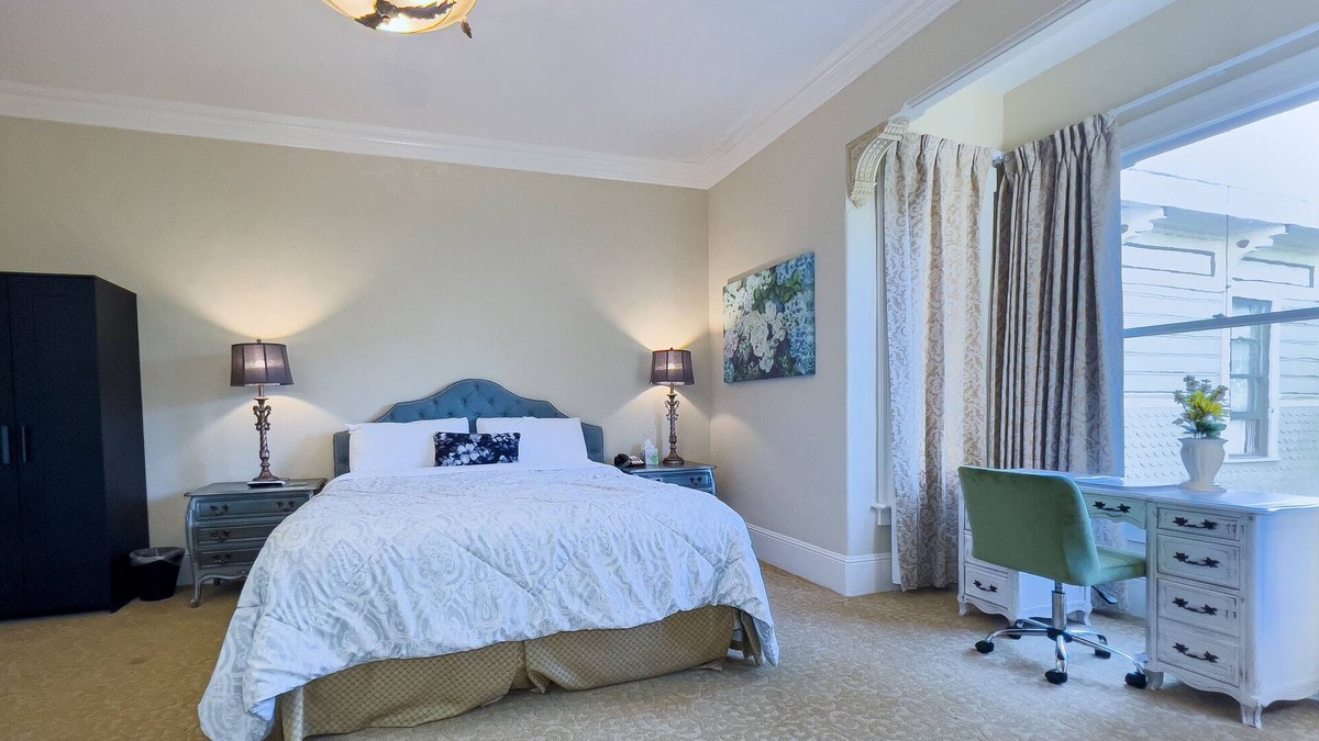 Salinas House | Beautiful King Suite Courtyard View Near Monterey