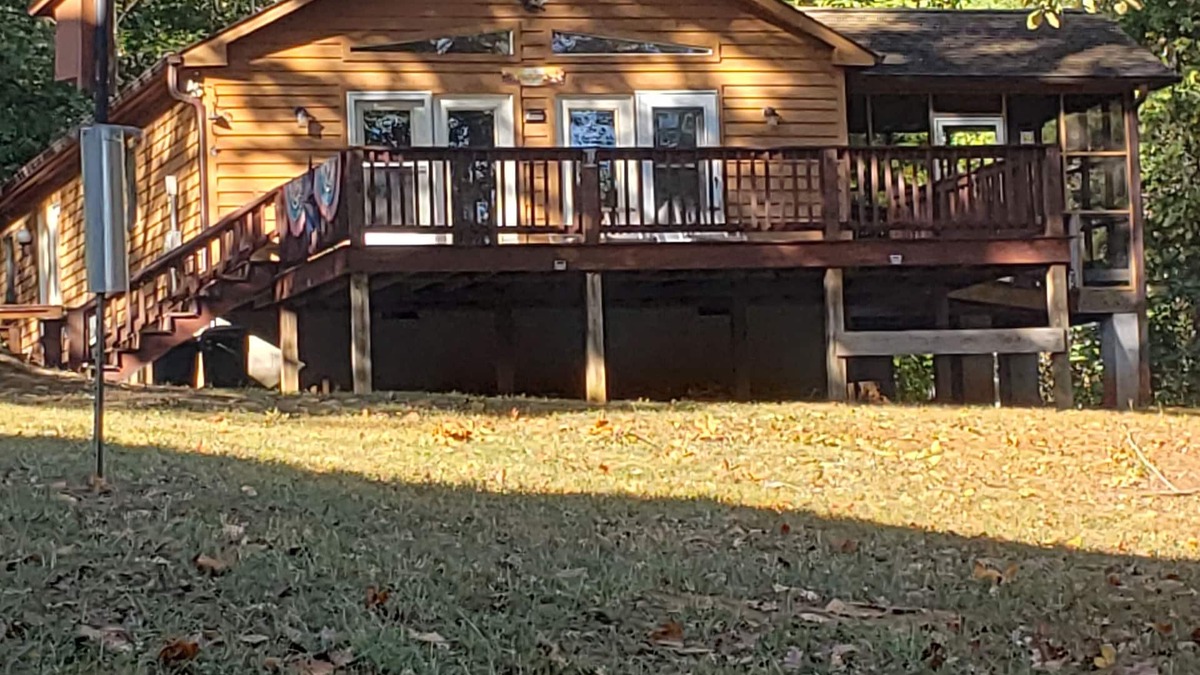 Clarksville Cottage | Beautiful Lake Cottage with water access, private dock in cove and fire pit
